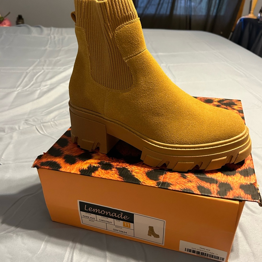 Size 11-brand new!!  Never worn!  Sturdy!!!